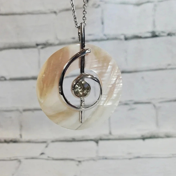 Delicate Mother of Pearl Shell Round Music Note with Cubic Zirconia Jeweled - Picture 7 of 12